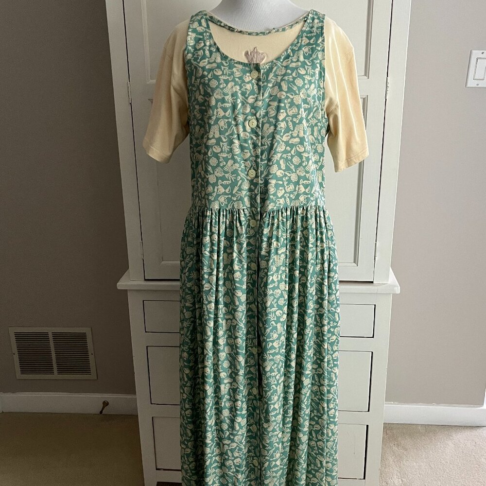 woman's used dresss